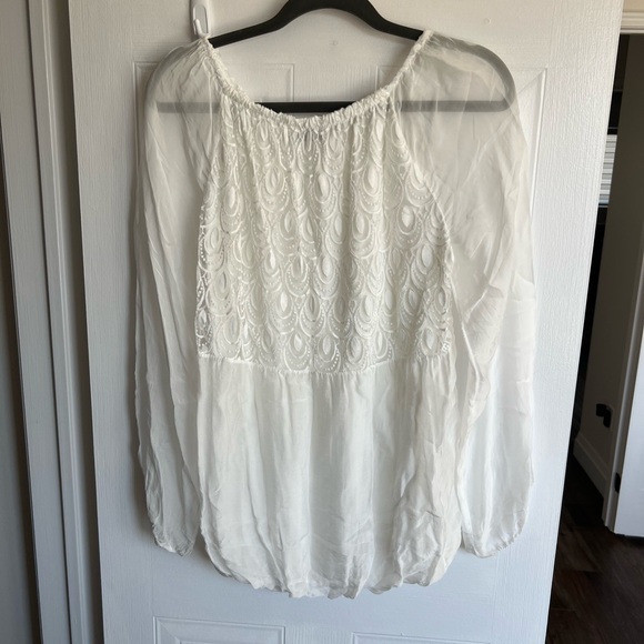 Beautiful white long sleeve top - Picture 2 of 2